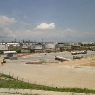 Serviço de construção do novo estacionamento na TEMAT.