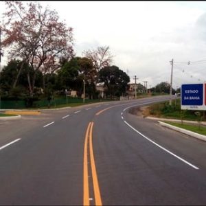 Execução de serviços de recuperação e pavimentação em CBUQ, na BR 415-BA.