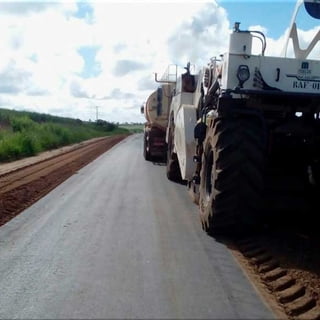 Pavimentação em TSD na rodovia BA. 693.